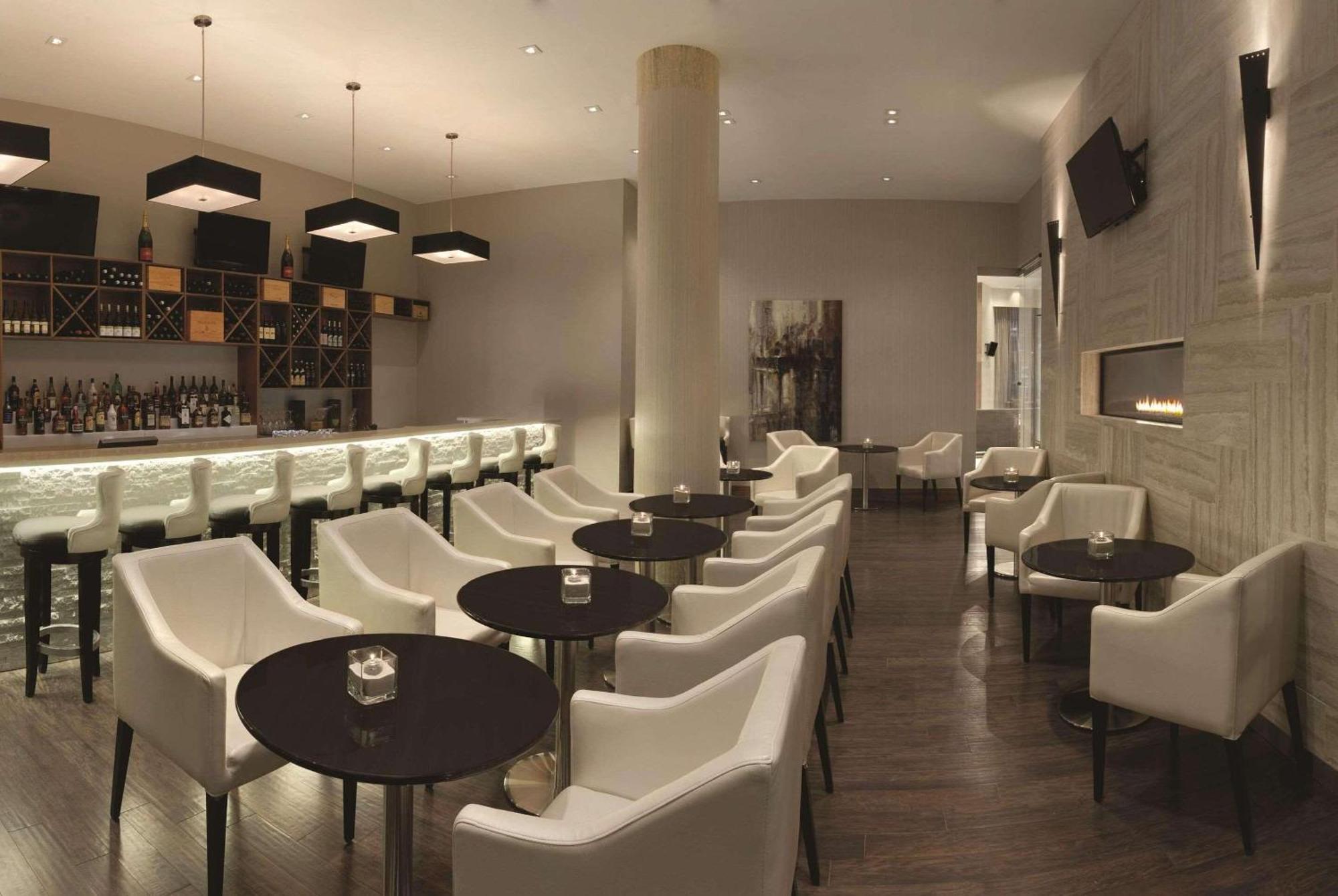 Radisson & Conference Centre Airport